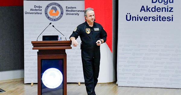 DAÜ’de SoloTürk Rüzgarı: Alb. Murat Keleş Öğrenciler ile Bir Araya Geldi