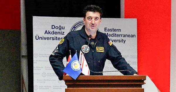 HÜRKUŞ’un İlk Test Pilotu DAÜ’de Öğrencilerle Bir Araya Geldi